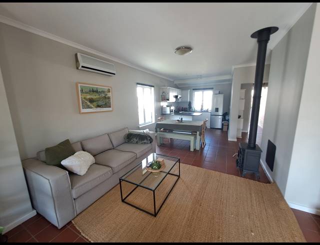 2 bed property to rent in VAN RIEBEECK PARK